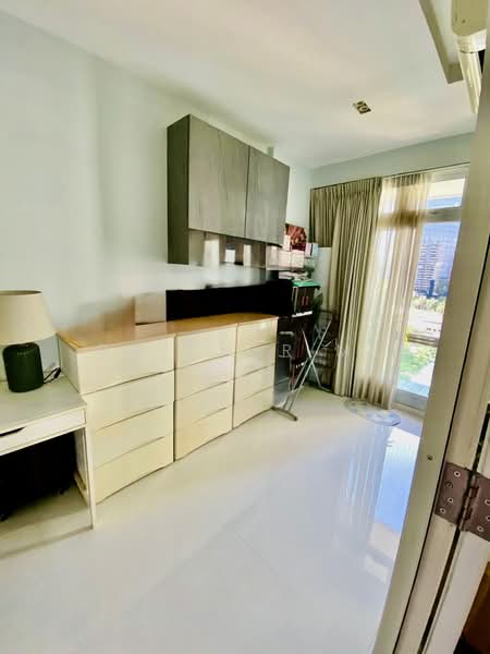 De Paradiso Condominium For Sale at S$ 2,100,000 | PropertyGuru Singapore - Bedroom