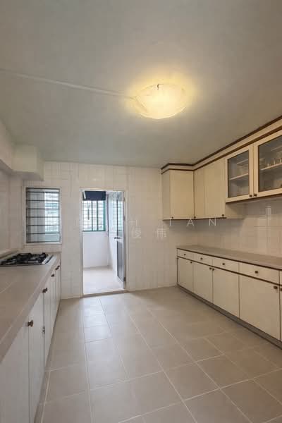 162 Yung Ping Road HDB Flat For Sale at S$ 899,000 | PropertyGuru Singapore - Kitchen