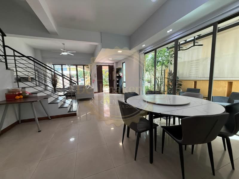 ❤️ D19 SERANGOON GARDENS WELL RENOVATED CORNER TERRACE! Corner Terrace For Sale at S$ 3,980,000 | PropertyGuru Singapore - Living Room