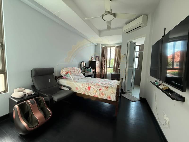 ❤️ D19 SERANGOON GARDENS WELL RENOVATED CORNER TERRACE! Corner Terrace For Sale at S$ 3,980,000 | PropertyGuru Singapore - Bedroom