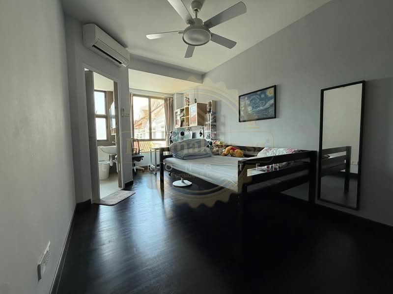 ❤️ D19 SERANGOON GARDENS WELL RENOVATED CORNER TERRACE! Corner Terrace For Sale at S$ 3,980,000 | PropertyGuru Singapore - Bedroom