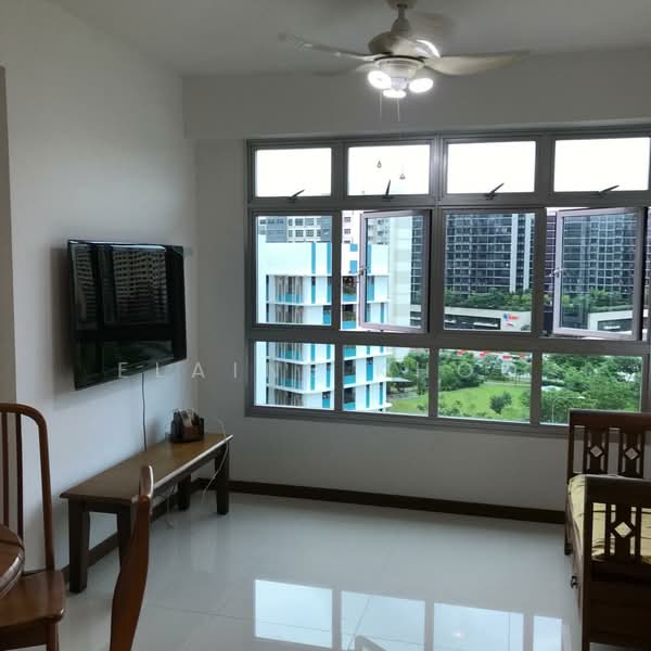 448B Bukit Batok West Avenue 9 HDB Flat For Sale at S$ 410,000 | PropertyGuru Singapore - Living Room