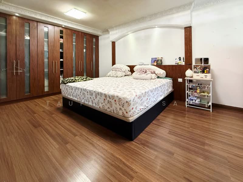 477 Segar Road HDB Flat For Sale at S$ 599,000 | PropertyGuru Singapore - Master Bedroom