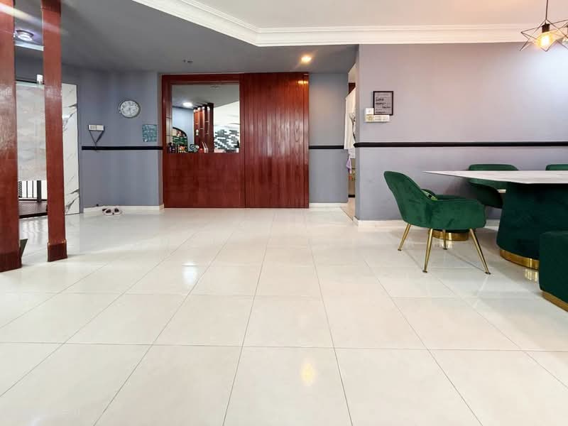 477 Segar Road HDB Flat For Sale at S$ 599,000 | PropertyGuru Singapore - Living Room