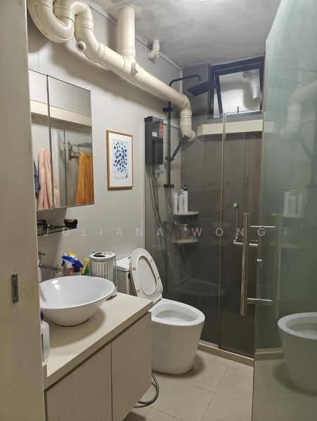 291E Bukit Batok Street 24 HDB Flat For Sale at S$ 648,000 | PropertyGuru Singapore - Bathroom