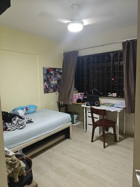 291E Bukit Batok Street 24 HDB Flat For Sale at S$ 648,000 | PropertyGuru Singapore - Bedroom