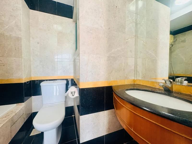 Chantilly Rise Condominium For Sale at S$ 1,500,000 | PropertyGuru Singapore - Bathroom