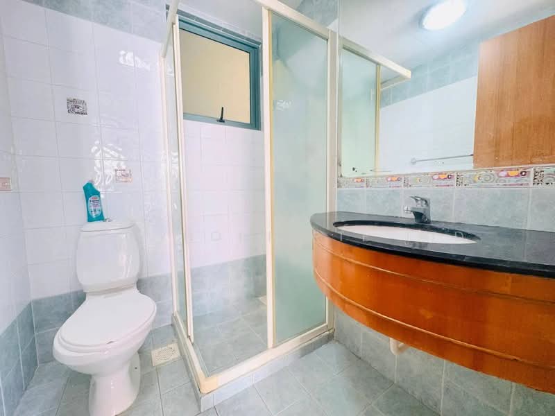 Chantilly Rise Condominium For Sale at S$ 1,500,000 | PropertyGuru Singapore - Bathroom