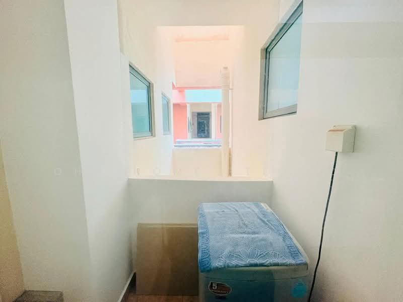 Chantilly Rise Condominium For Sale at S$ 1,500,000 | PropertyGuru Singapore - Corridor