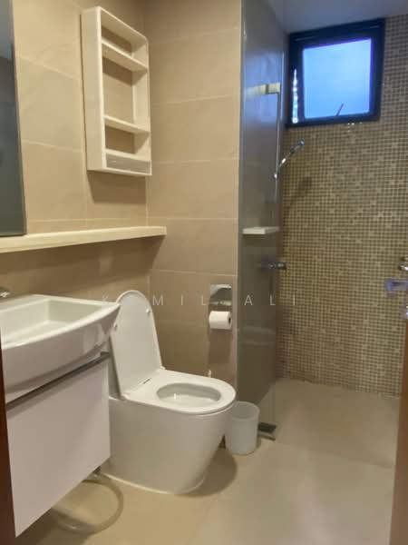 Miltonia Residences Condominium For Sale at S$ 1,250,000 | PropertyGuru Singapore - Bathroom