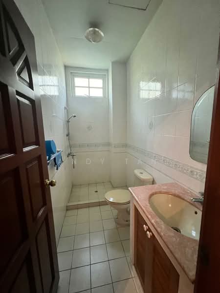 Seletar Hill Estate, jalan kelulut, 8 Bedrooms, 4,112 sqft, Semi-Detached House For Sale, by Andy Tan, 500058848 - Bathroom - PropertyGuru.com.sg
