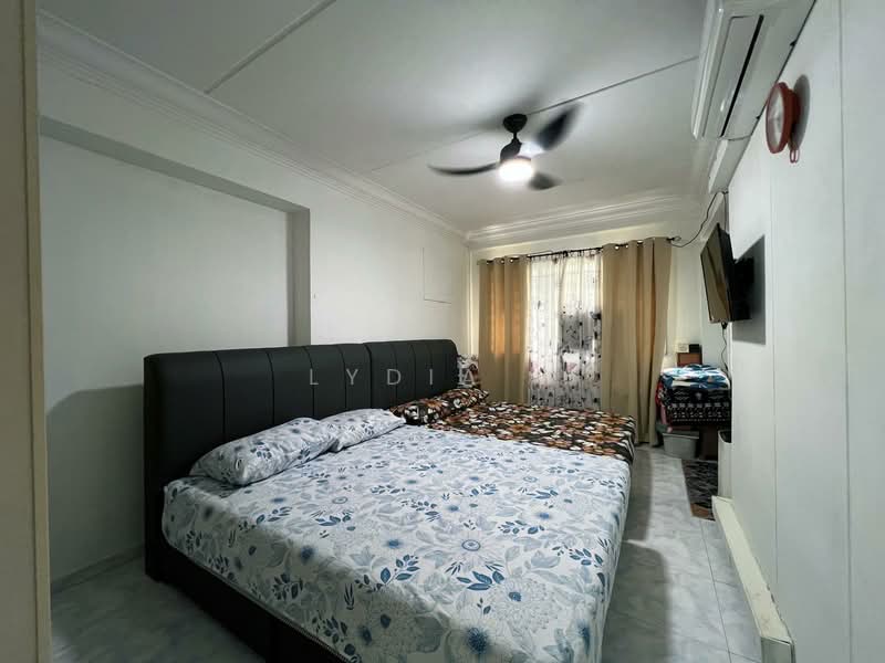 617 Woodlands Avenue 4 HDB Flat For Sale at S$ 518,000 | PropertyGuru Singapore - Bedroom