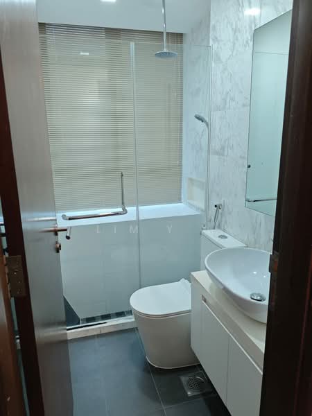 Suites @ Surrey, 6 Surrey Road, 2 Bedrooms, 900 sqft, Apartment For Rent, by Lim Y X, 500058853 - Bathroom - PropertyGuru.com.sg