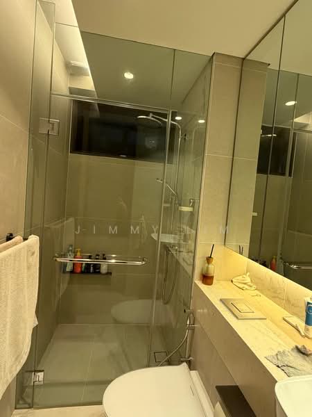 Newton Suites, 60 Newton Road, 3 Bedrooms, 1,238 sqft, Apartment For Rent, by Jimmy Lim, 500058858 - Bathroom - PropertyGuru.com.sg