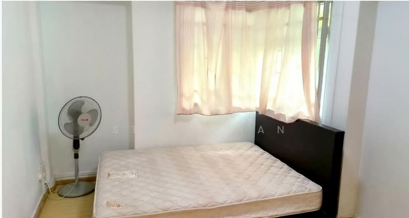 354 Woodlands Avenue 1 HDB Flat For Sale at S$ 610,000 | PropertyGuru Singapore - Bedroom