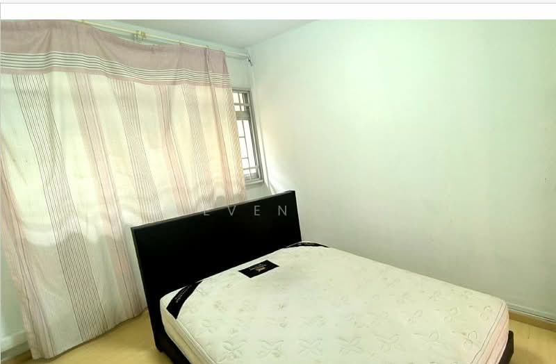 354 Woodlands Avenue 1 HDB Flat For Sale at S$ 610,000 | PropertyGuru Singapore - Bedroom