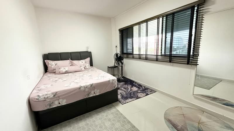332 Jurong East Avenue 1 HDB Flat For Sale at S$ 675,000 | PropertyGuru Singapore - Common Bedroom