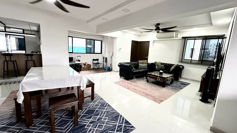 332 Jurong East Avenue 1 HDB Flat For Sale at S$ 675,000 | PropertyGuru Singapore - Living Room