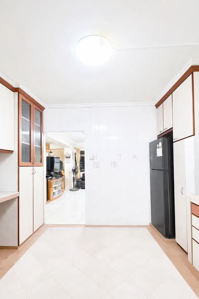 833 Jurong West Street 81 HDB Flat For Sale at S$ 578,000 | PropertyGuru Singapore - Kitchen