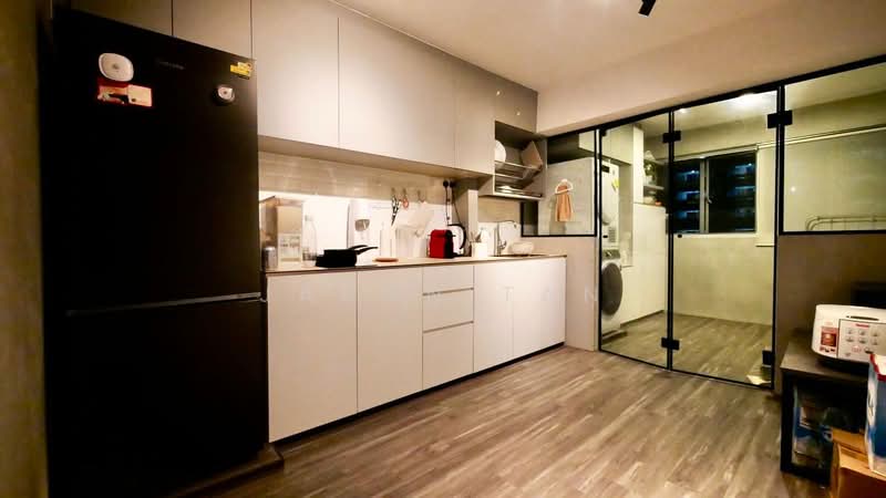 17 Marine Terrace HDB Flat For Sale at S$ 700,000 | PropertyGuru Singapore - Kitchen