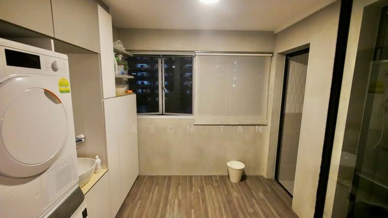 17 Marine Terrace HDB Flat For Sale at S$ 700,000 | PropertyGuru Singapore - Kitchen