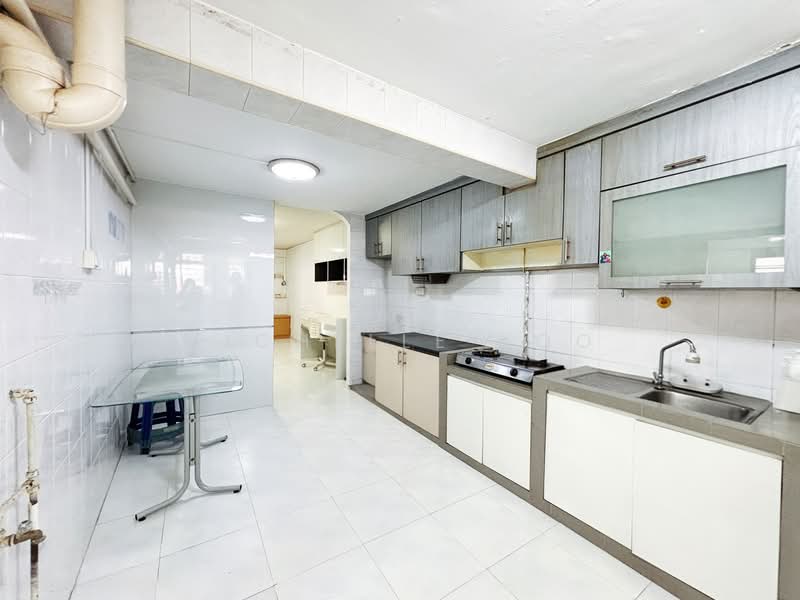 27 Toa Payoh East HDB Flat For Sale at S$ 360,000 | PropertyGuru Singapore - Kitchen