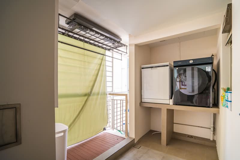 The Quartz Condominium For Sale at S$ 2,600,000 | PropertyGuru Singapore - Balcony