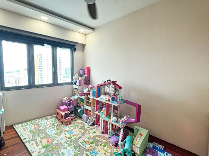 The Madeira Condominium For Sale at S$ 1,600,000 | PropertyGuru Singapore - Bedroom