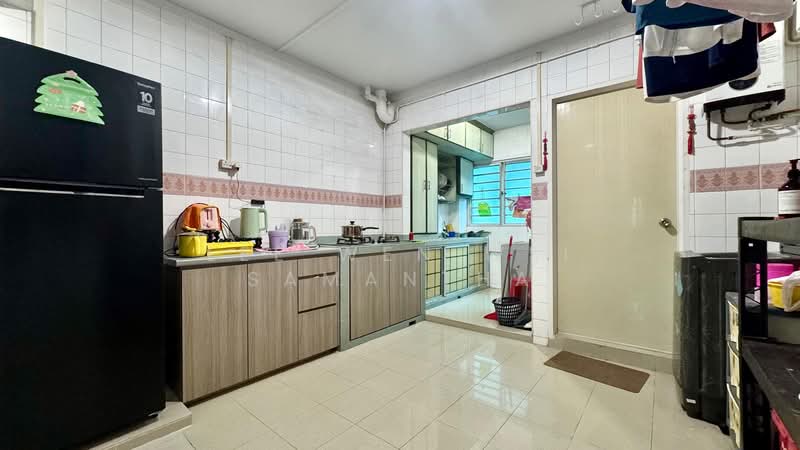 643 Jurong West Street 61 HDB Flat For Sale at S$ 510,000 | PropertyGuru Singapore - Kitchen