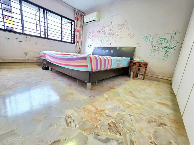325 Jurong East Street 31 HDB Flat For Sale at S$ 766,666 | PropertyGuru Singapore - Bedroom