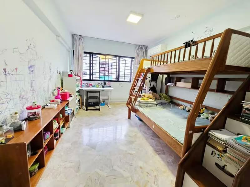 325 Jurong East Street 31 HDB Flat For Sale at S$ 766,666 | PropertyGuru Singapore - Bedroom