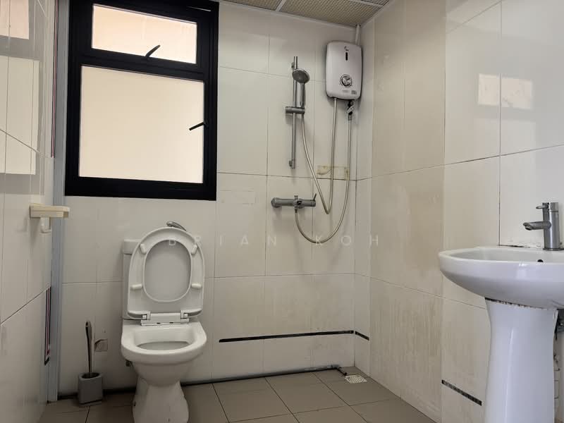 467A Bukit Batok West Avenue 9 HDB Flat For Sale at S$ 410,000 | PropertyGuru Singapore - Bathroom