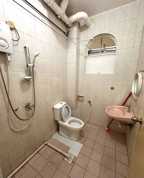 Co-Living Common Room in Aljunied MRT, SIMS AVENUE, Room Rental, 140 sqft, Walk-up Apartment For Rent, by Kathy Nguyen, 500058899 - Bathroom - PropertyGuru.com.sg
