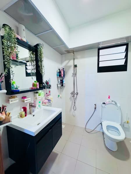 467C Bukit Batok West Avenue 9 HDB Flat For Sale at S$ 613,000 | PropertyGuru Singapore - Bathroom