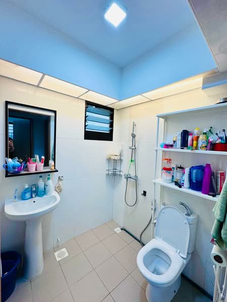 467C Bukit Batok West Avenue 9 HDB Flat For Sale at S$ 613,000 | PropertyGuru Singapore - Bathroom