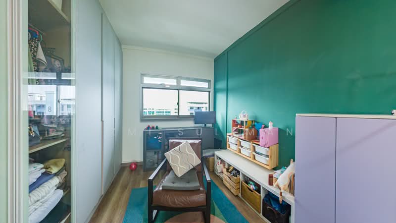 818 Woodlands Street 82 HDB Flat For Sale at S$ 1,265,000 | PropertyGuru Singapore - Bedroom 2