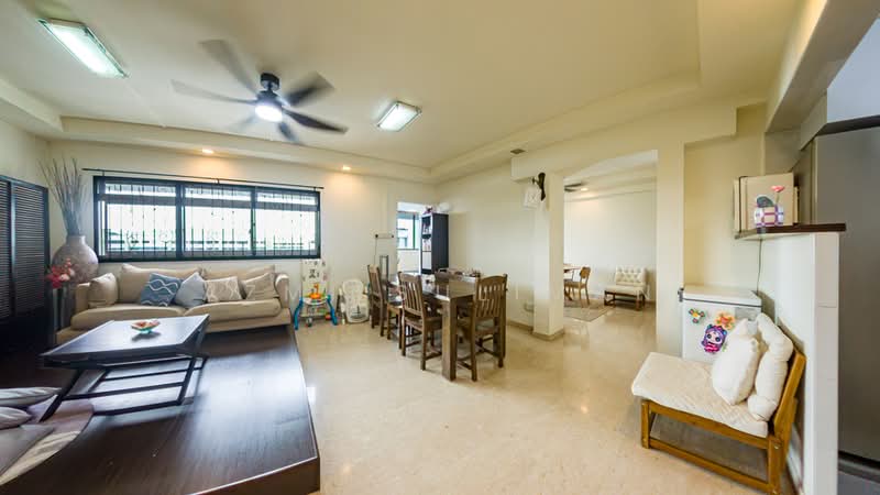 818 Woodlands Street 82 HDB Flat For Sale at S$ 1,265,000 | PropertyGuru Singapore - Living Room