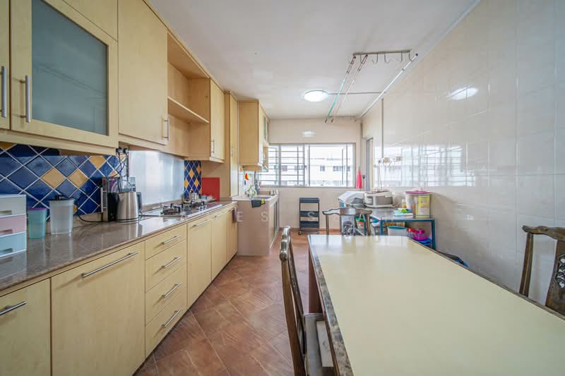 577 Ang Mo Kio Avenue 10 HDB Flat For Sale at S$ 538,000 | PropertyGuru Singapore - Kitchen