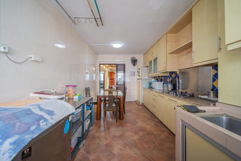 577 Ang Mo Kio Avenue 10 HDB Flat For Sale at S$ 538,000 | PropertyGuru Singapore - Kitchen