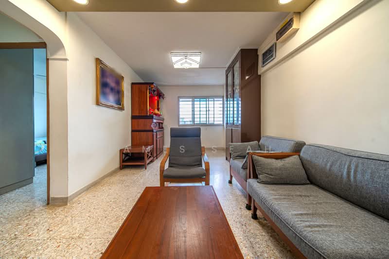 577 Ang Mo Kio Avenue 10 HDB Flat For Sale at S$ 538,000 | PropertyGuru Singapore - Living Room