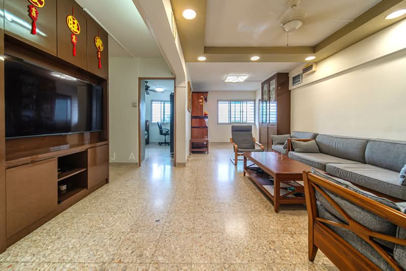 577 Ang Mo Kio Avenue 10 HDB Flat For Sale at S$ 538,000 | PropertyGuru Singapore - Living Room