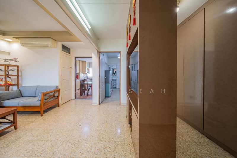 577 Ang Mo Kio Avenue 10 HDB Flat For Sale at S$ 538,000 | PropertyGuru Singapore - Living Room