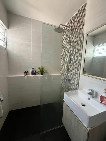 142 Tampines Street 12 HDB Flat For Sale at S$ 768,000 | PropertyGuru Singapore - Bathroom 1