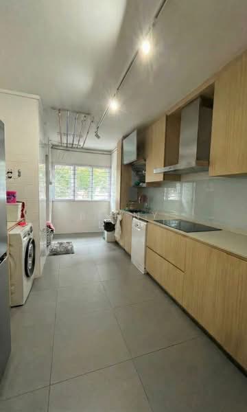 142 Tampines Street 12 HDB Flat For Sale at S$ 768,000 | PropertyGuru Singapore - Kitchen