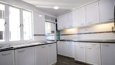 For Sale - Under $2M, rare 1,600 sqft 3BR convertible to 4BR. High floor with sea view.