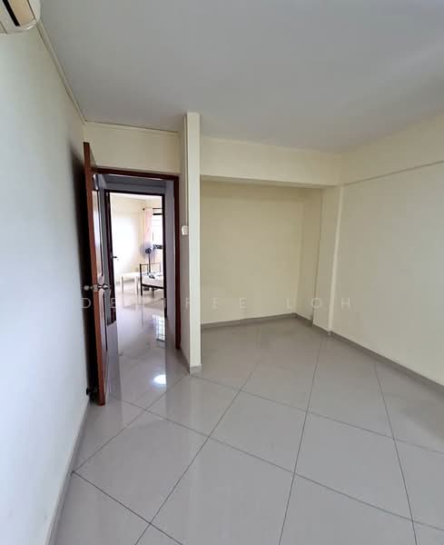 213 Yishun Street 21, 213 Yishun Street 21, 3 Bedrooms, 1,367 sqft, HDB Flat For Rent, by Desiree Loh, 500058939 - Bedroom 2 - PropertyGuru.com.sg