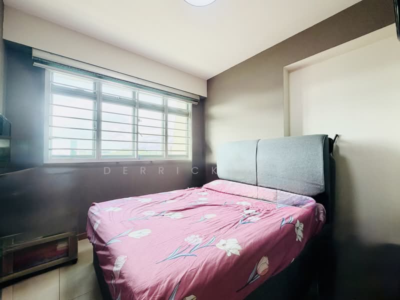 377B Hougang Street 32 HDB Flat For Sale at S$ 850,000 | PropertyGuru Singapore - Bedroom