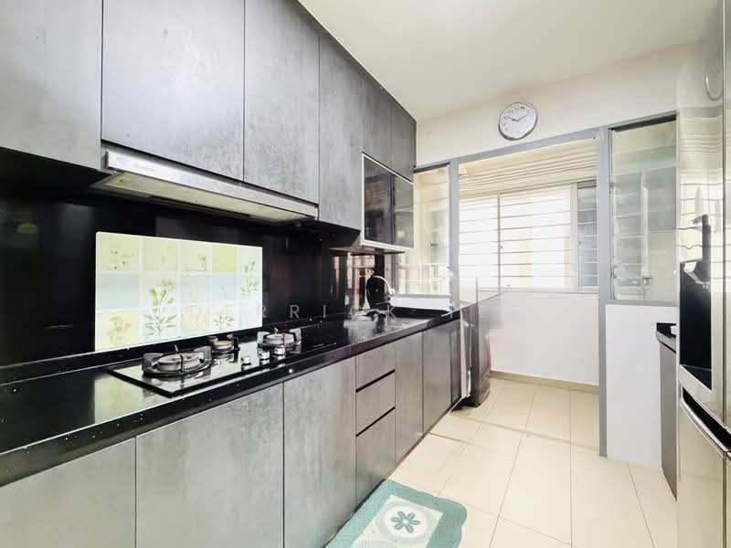 377B Hougang Street 32 HDB Flat For Sale at S$ 850,000 | PropertyGuru Singapore - Kitchen