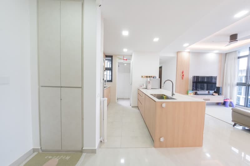 Symphony Suites Condominium For Sale at S$ 1,500,000 | PropertyGuru Singapore - Kitchen