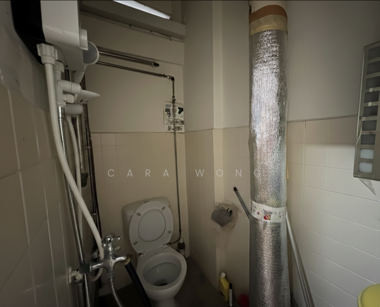 Geylang East Industrial Estate (1016, 1015 Geylang East Avenue 3, 300 sqft, Light Industrial (B1) For Rent, by Cara Wong, 500058944 - Bathroom - CommercialGuru.com.sg